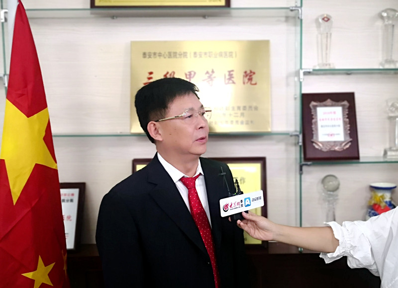 1 泰安市中心医院分院院长武秀利接受采访.jpg