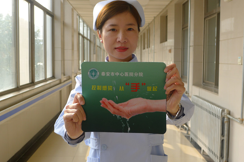 5-6 医院制作的“手卫生”鼠标垫.jpg