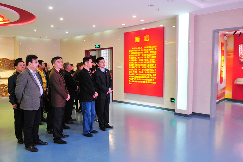 1-2 现场参观.jpg