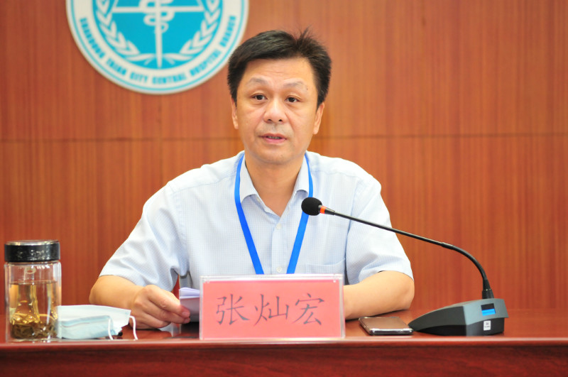 4 院长张灿宏向大会作报告.jpg