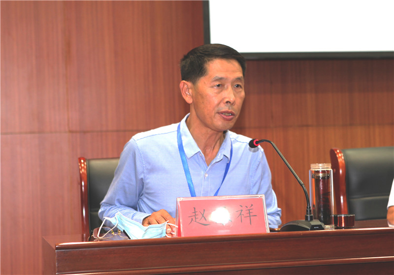 4副院长赵乐祥宣读获奖人员名单.jpg
